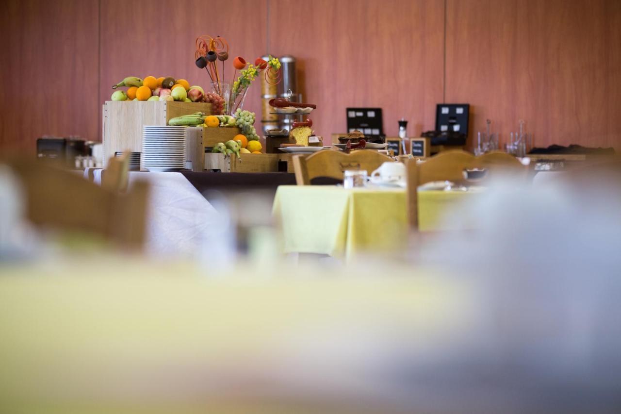 Logis Hotel Restaurant Solenca Ногаро Екстериор снимка