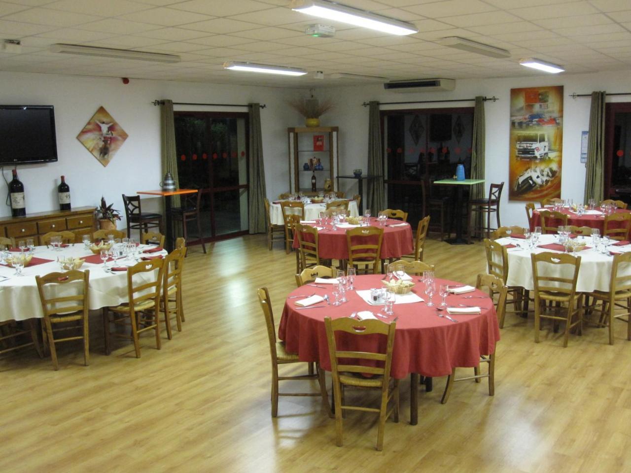 Logis Hotel Restaurant Solenca Ногаро Екстериор снимка